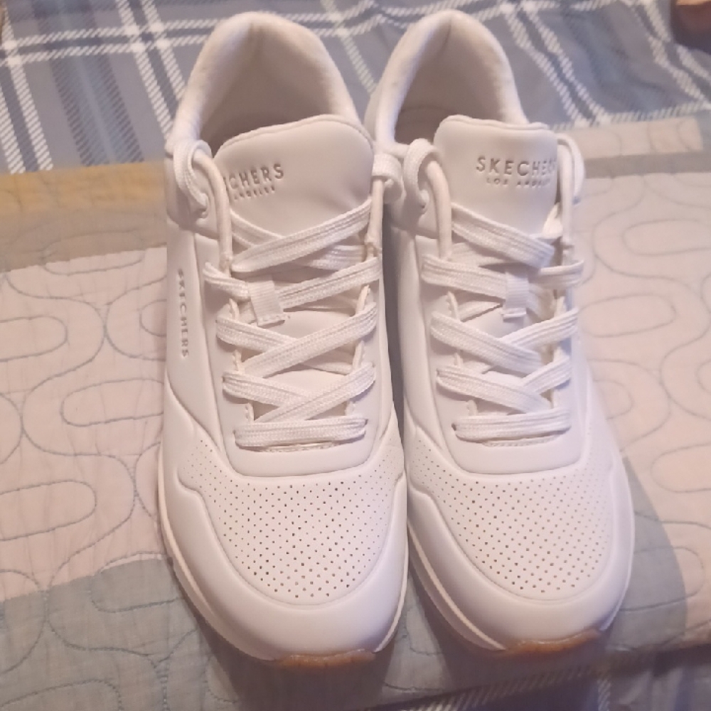 Skechers Classic White Lace-Up Sneakers Air Cooled Memeory Foam